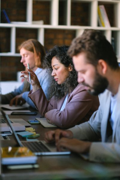 US-UK-working-at-desk